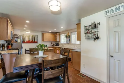 2506 SW Wickiup Avenue Redmond OR 97756