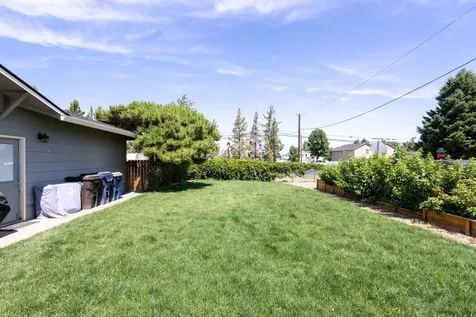 2506 SW Wickiup Avenue Redmond OR 97756