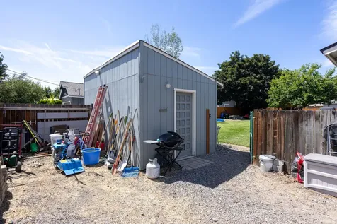 2506 SW Wickiup Avenue Redmond OR 97756