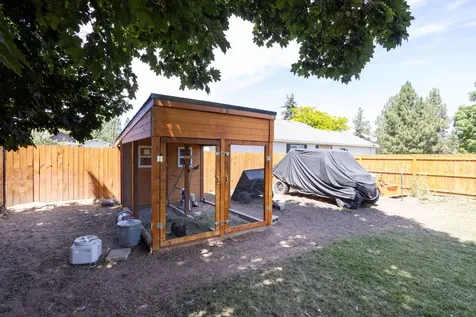 2506 SW Wickiup Avenue Redmond OR 97756