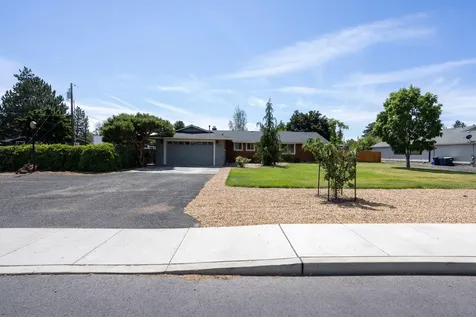 2506 SW Wickiup Avenue Redmond OR 97756