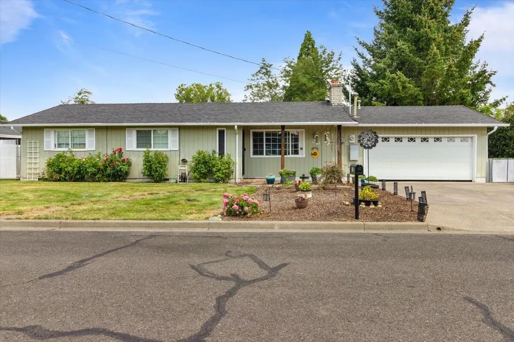20 Hickory Lane Central Point OR 97502