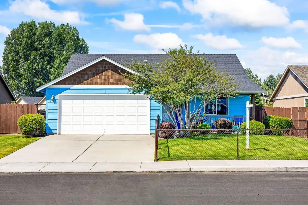 1907 NE 8th Street Redmond OR 97756
