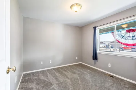 1907 NE 8th Street Redmond OR 97756