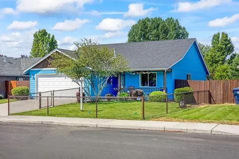 1907 NE 8th Street Redmond OR 97756