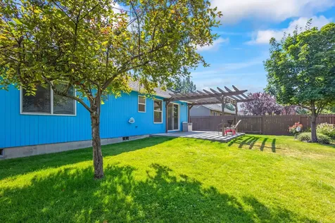 1907 NE 8th Street Redmond OR 97756