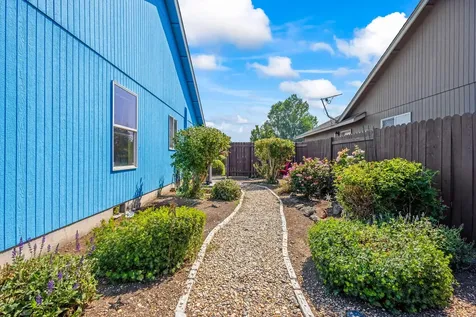 1907 NE 8th Street Redmond OR 97756
