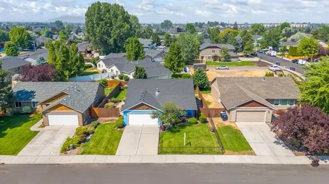 1907 NE 8th Street Redmond OR 97756