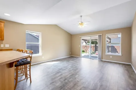 1907 NE 8th Street Redmond OR 97756