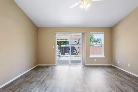 1907 NE 8th Street Redmond OR 97756