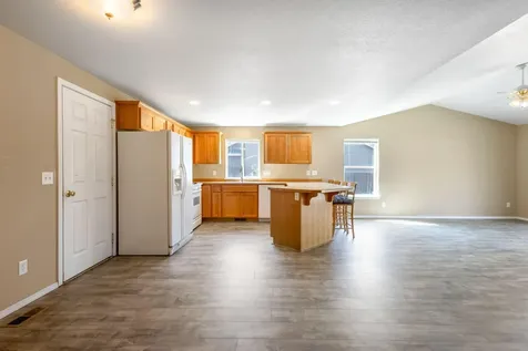 1907 NE 8th Street Redmond OR 97756