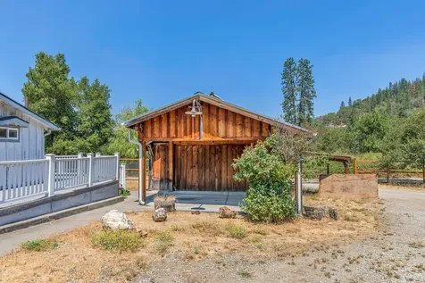 4876 Kane Creek Road Central Point OR 97502