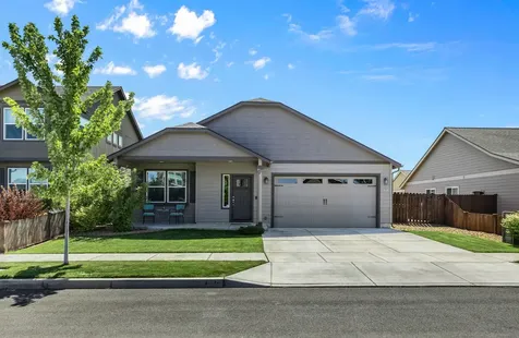 2546 NW Glen Oak Avenue Redmond OR 97756