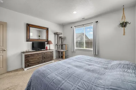 2546 NW Glen Oak Avenue Redmond OR 97756