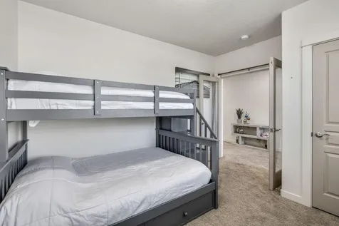 2546 NW Glen Oak Avenue Redmond OR 97756