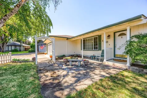 160 Centennial Circle Central Point OR 97502