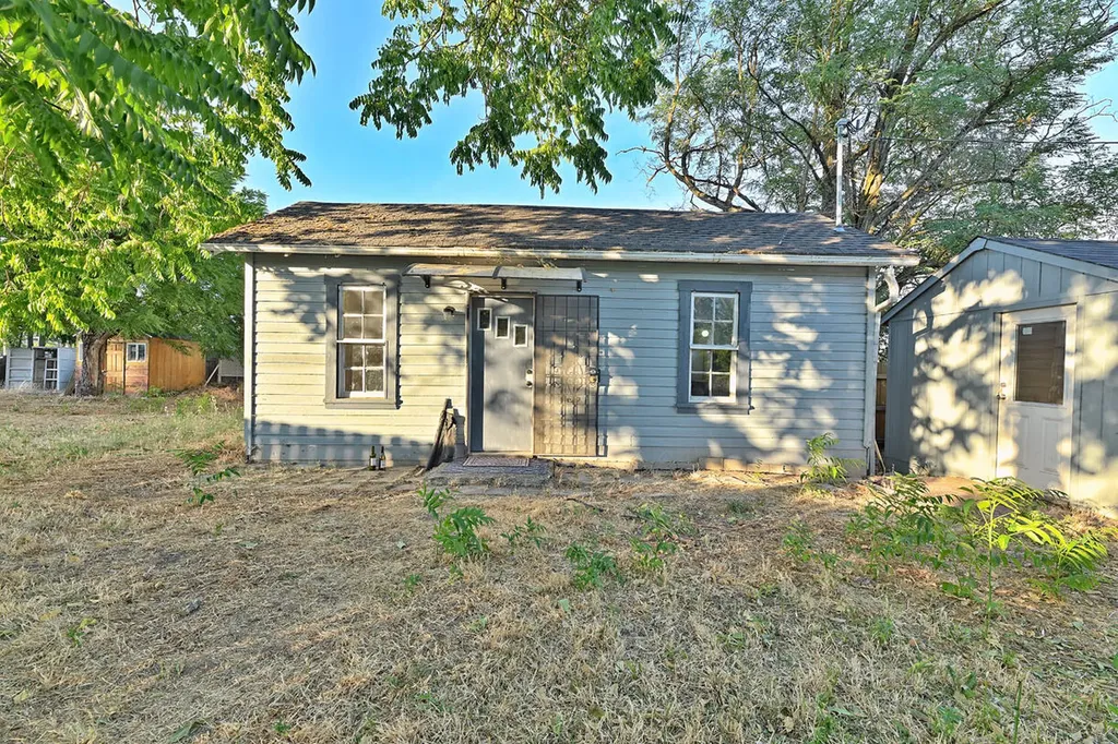 114 N 8th Street Central Point OR 97502