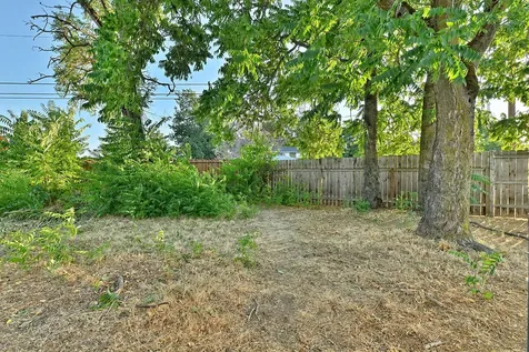 114 N 8th Street Central Point OR 97502