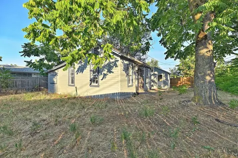 114 N 8th Street Central Point OR 97502