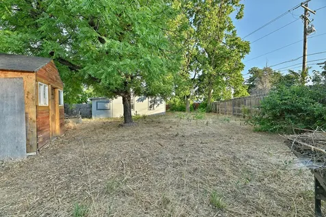 114 N 8th Street Central Point OR 97502