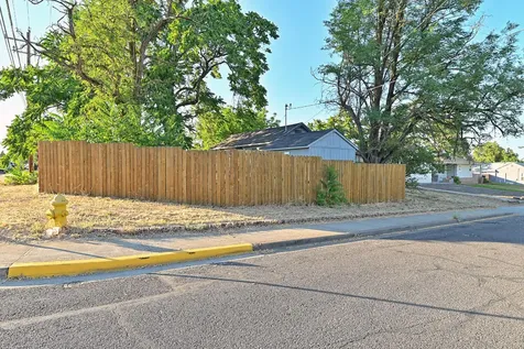 114 N 8th Street Central Point OR 97502