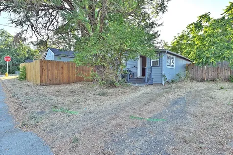 114 N 8th Street Central Point OR 97502