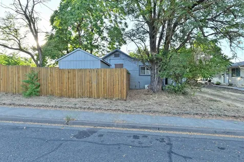 114 N 8th Street Central Point OR 97502