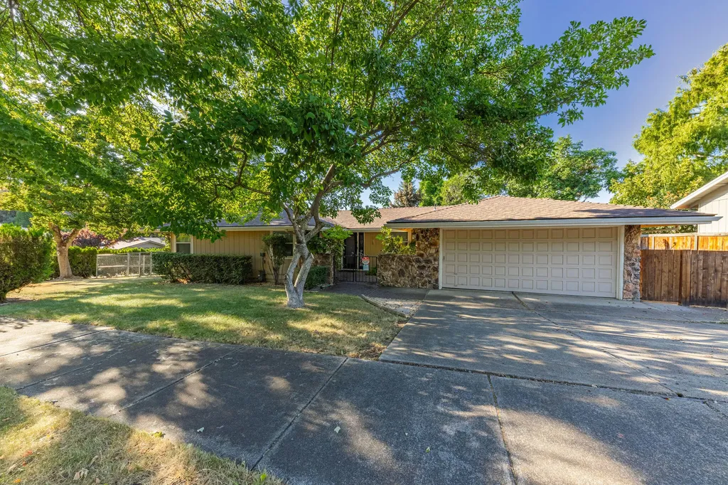 2353 Brentwood Street Medford OR 97504