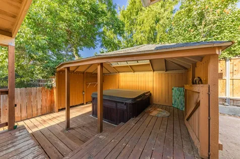 2353 Brentwood Street Medford OR 97504