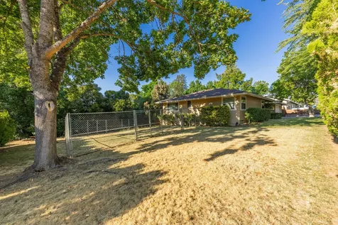 2353 Brentwood Street Medford OR 97504