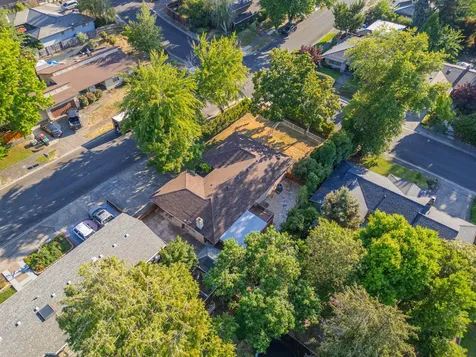 2353 Brentwood Street Medford OR 97504
