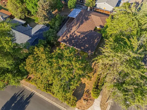 2353 Brentwood Street Medford OR 97504