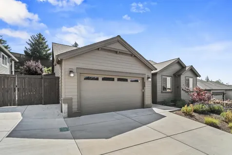 1633 Palermo Street Medford OR 97504