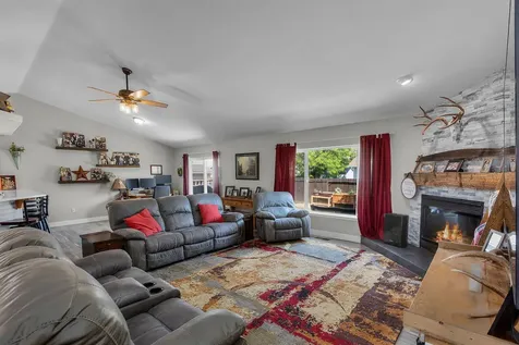 1955 NW Maple Place Redmond OR 97756