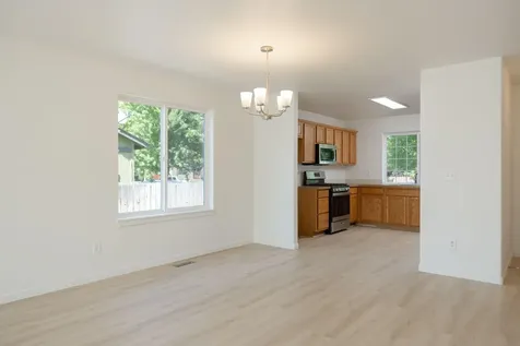 3020 SW Deschutes Drive Redmond OR 97756