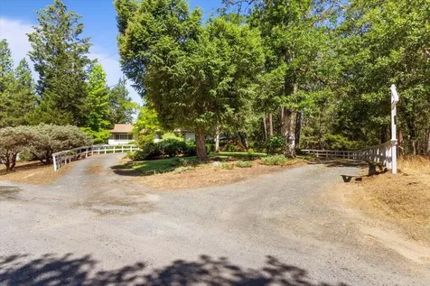 660 Catalpa Drive Grants Pass OR 97526