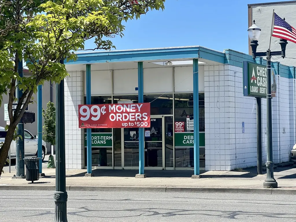 412 SE 7th Street Grants Pass OR 97526