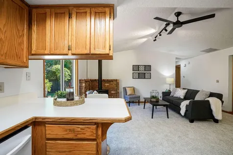 4928 Indiana Avenue NE Salem OR 97305