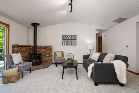 4928 Indiana Avenue NE Salem OR 97305