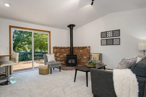 4928 Indiana Avenue NE Salem OR 97305