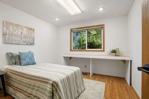 4928 Indiana Avenue NE Salem OR 97305