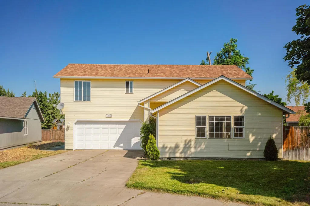 2031 SW 28th Court Redmond OR 97756