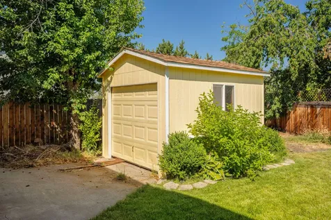 2031 SW 28th Court Redmond OR 97756