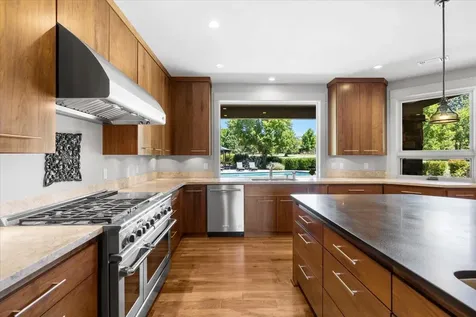 287 Island Pointe Drive Medford OR 97504