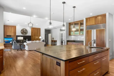287 Island Pointe Drive Medford OR 97504