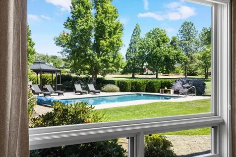 287 Island Pointe Drive Medford OR 97504