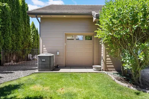 287 Island Pointe Drive Medford OR 97504