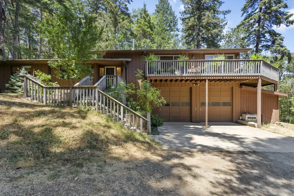 3300 - Amber Lane Grants Pass OR 97527
