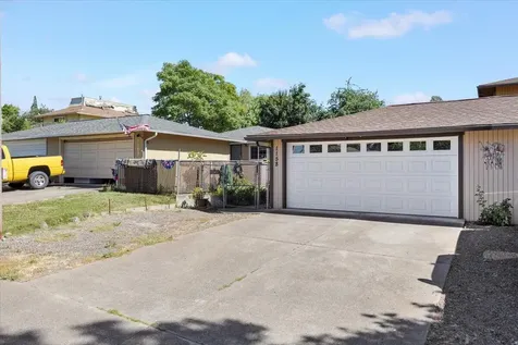 1158 Skeeters Lane Medford OR 97504