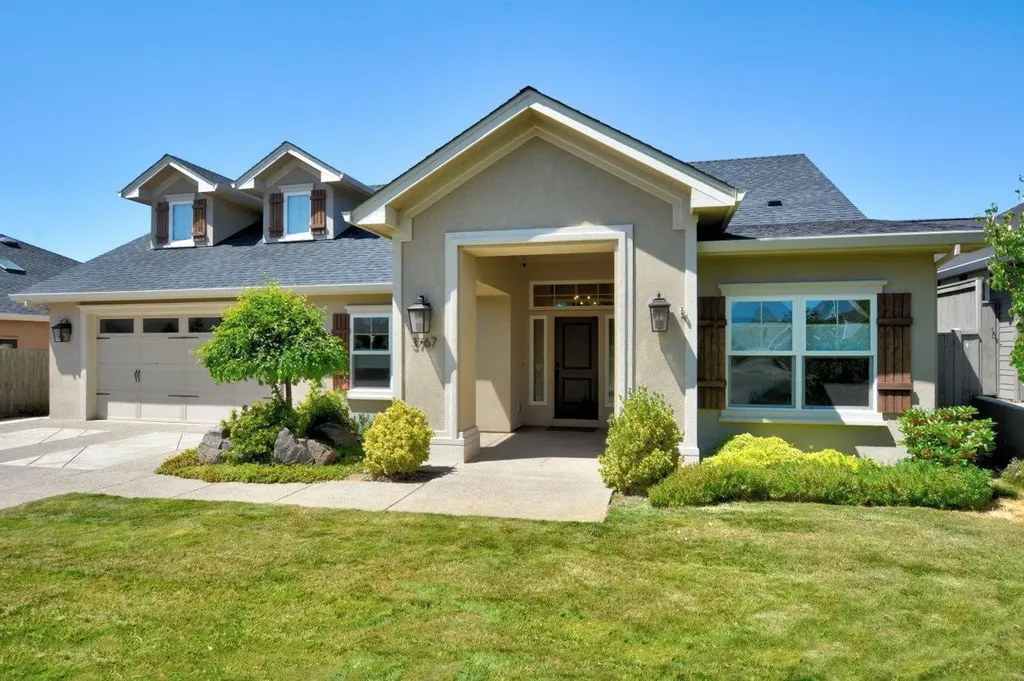 3767 Sunleaf Avenue Medford OR 97504